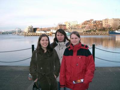Lindsay mit uns am hafen